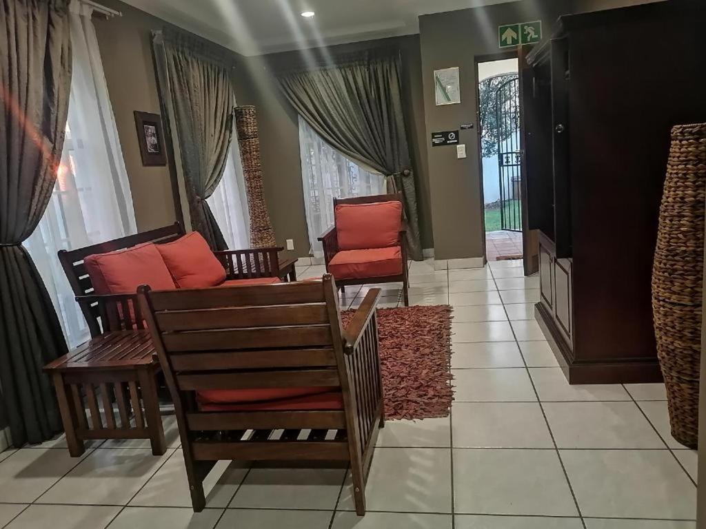 Casa Grande Guest Lodge Brits Ngoại thất bức ảnh
